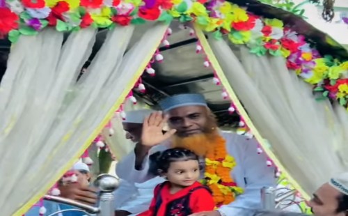 ১৪ বছরের ইমামতি ঘোড়ার গাড়িতে চড়ে ইতি টানলেন মাওলানা ফোরকান
