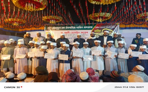 সীতাকুণ্ডে পাগড়ি পরিয়ে ৩৫ কোরআনে হাফেজকে সম্মাননা